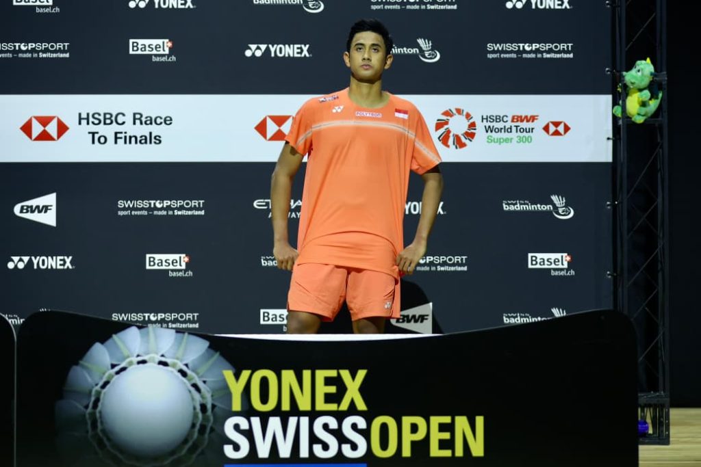 Alwi Farhan harus mengakui ketangguhan Yushi Tanaka dari Jepang dengan dua game langsung 18-21, 12-21 di final nomor tunggal putra Swiss Open 2026 (foto: PBSI)