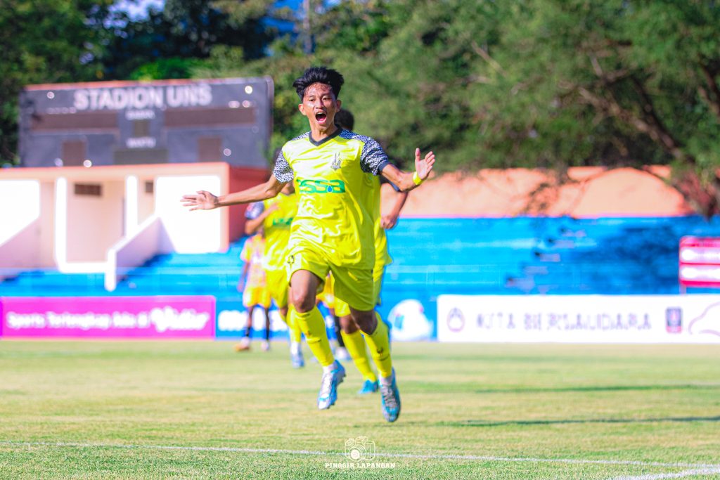 Selebrasi penyerang Celebest FC Palu Mohamad Rifki usai mencetak gol ke gawang Persiker Keerom Papua di Stadion UNS Solo pada Minggu sore (31/5/2026)