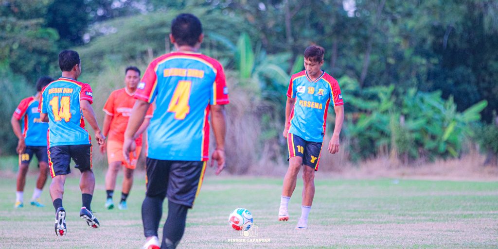 Arif ‘’Keceng’’ Suyono saat membela Persema Junior All Stars di Lapangan Kluruk, Candi, Sidoarjo, pada Minggu sore (28/6/2026).