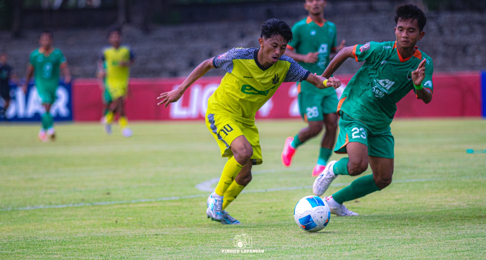Mohamad ‘Uci’ Rifki (kiri) sempat membuat Celebest unggul atas Pasuruan United melalui golnya di menit ke-41.
