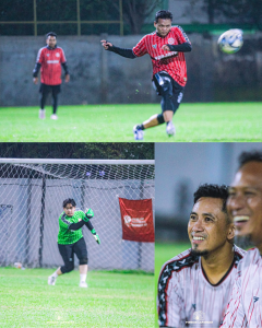 Para pemain Muslim Football Sidoarjp (atas dan kiri) serta mantan kapten PSS Sleman Bagus Nirwanto yang hadir dalam pertandingan di Stadion Jenggolo Rabu malam (8/7/2026).