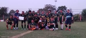 Tim Hijau usai penyerahan trofi juara Fourfeo Ultah IPW IV di Lapangan Sadang, Taman, Sidoarjo, Sabtu sore (11/7/2026).