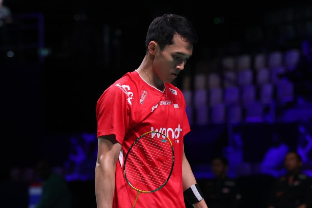 Jonatan Christie menjadi pembuka kegagalan Indonesia. Dia kalah dari tunggal putra Prancis Christo Popov 19-21, 14-21.
